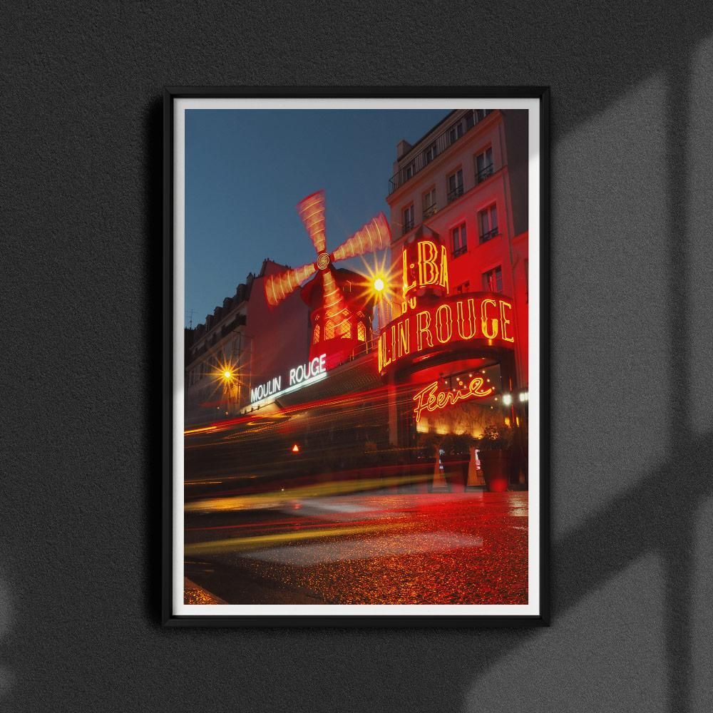 Постер "The red Paris" на Monochrome Hub Gallery от Флор Декор