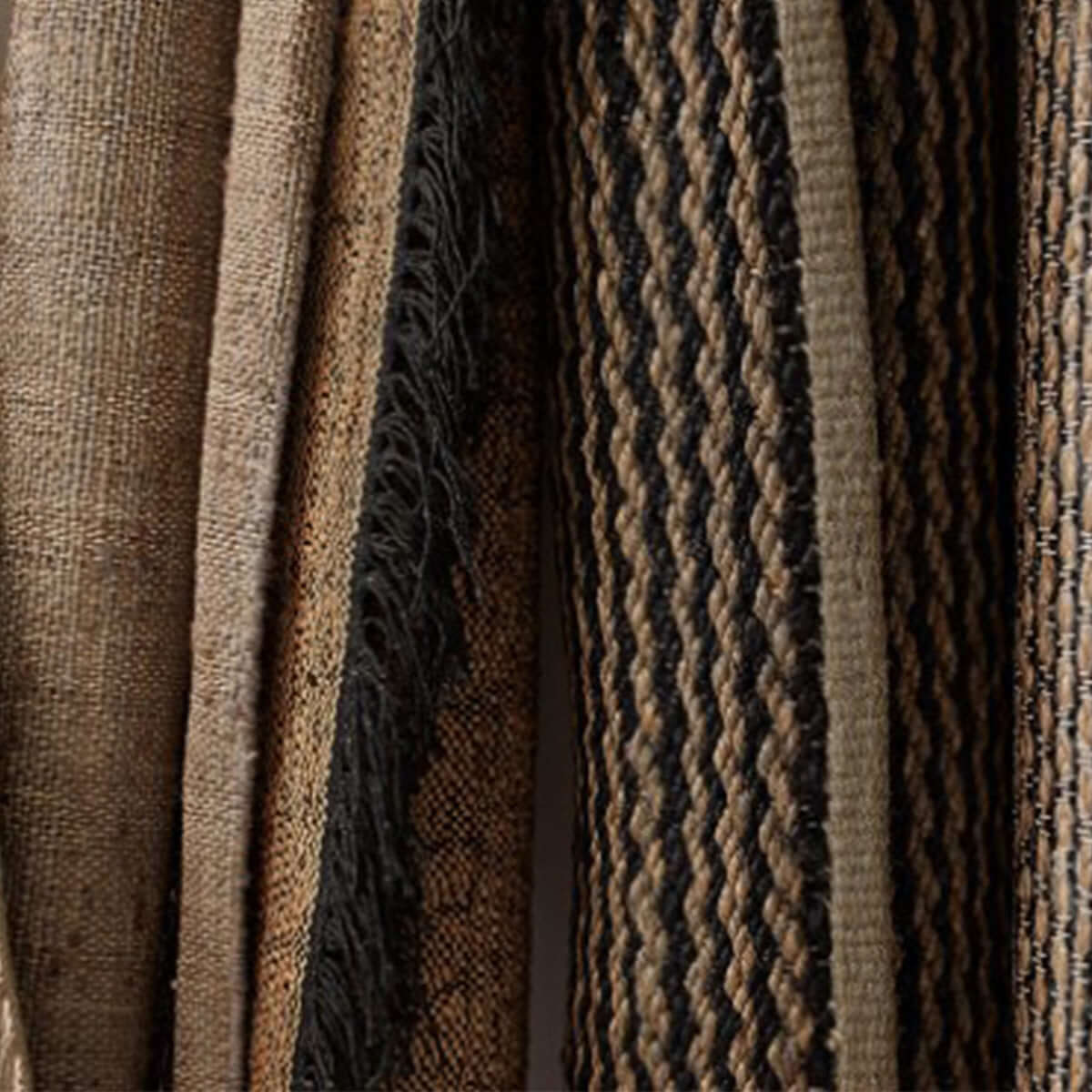 Тепих 170 X 240 JUTE 586/1 - црн/јута