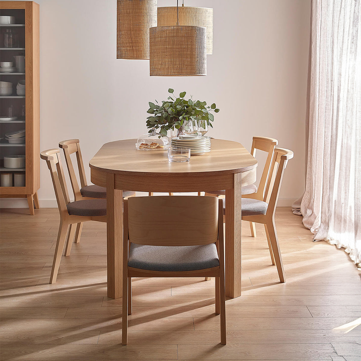 Кругла продолжна маса Simple