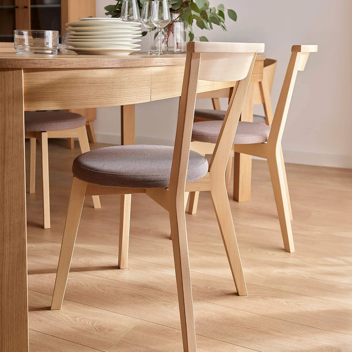 Кругла продолжна маса Simple