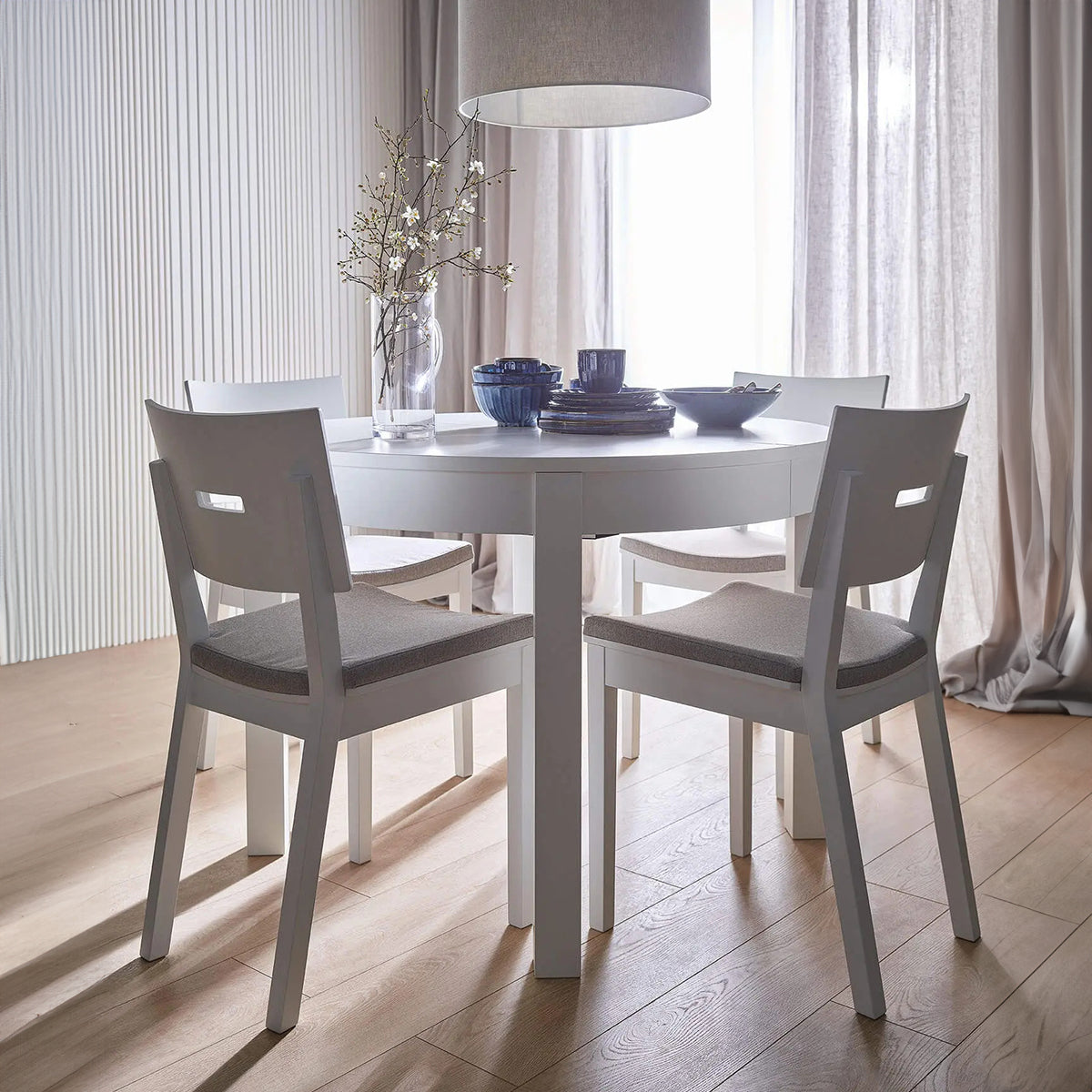 Кругла продолжна маса Simple