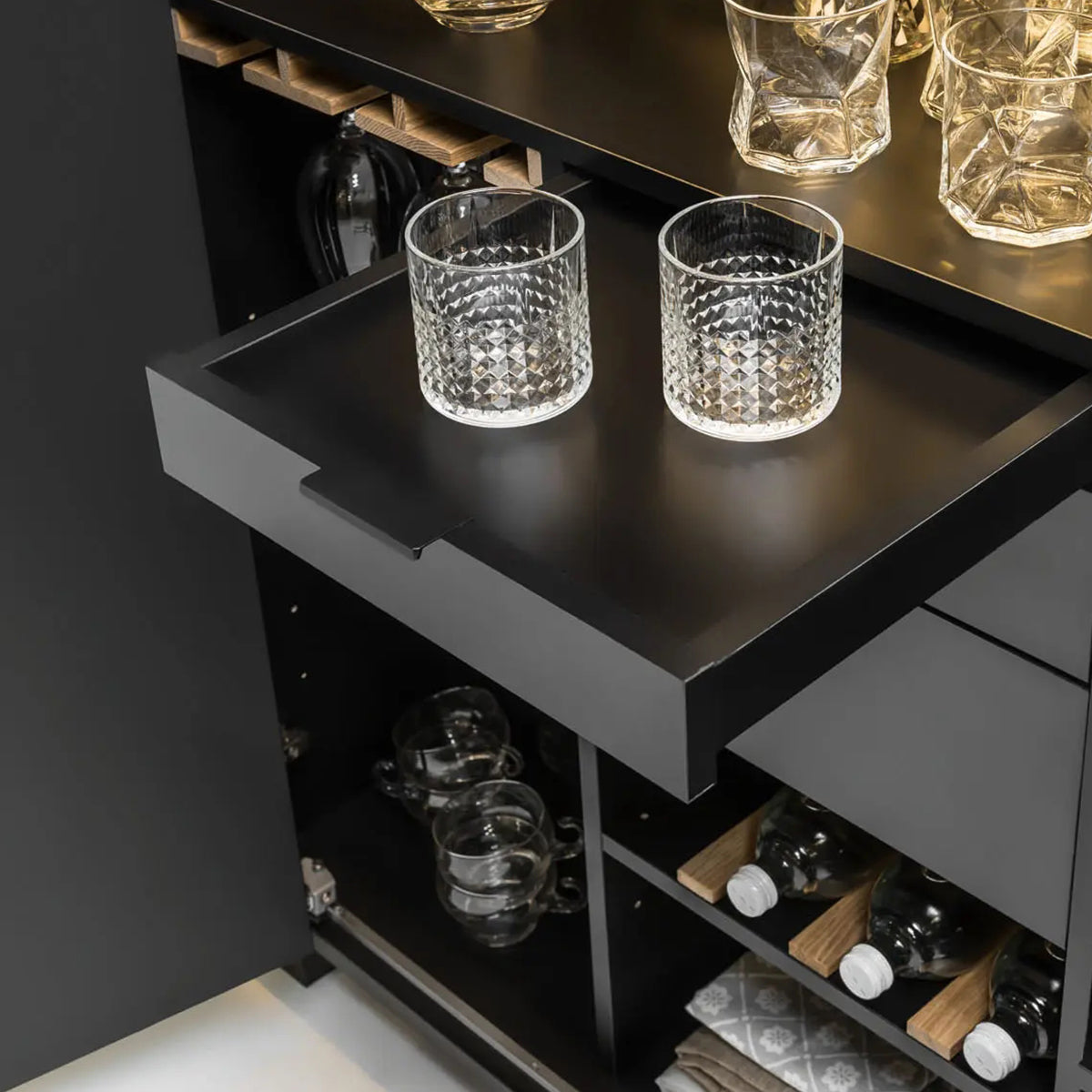 Ормар за алкохол Simple