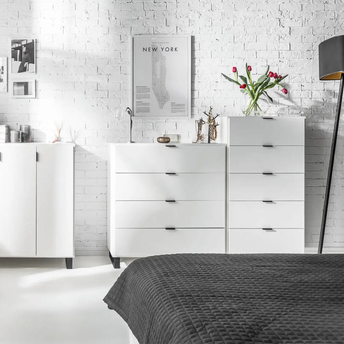 Гардероба со фиоки Simple